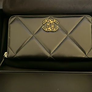 Chanel 19 Caviar lamb skin wallet. New with tag. From Galleries Lafayette Paris.